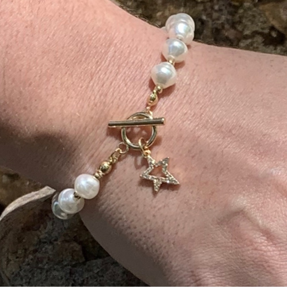 NWT ⭐️ MCKENNA BRACELET HAND BEADED PEAR WITH STAR DAINTY CUTE GIRL - Picture 3 of 6